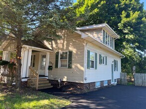 Building Photo - BEAUTIFUL SINGLE FAMILY MOVE-IN READY!!!