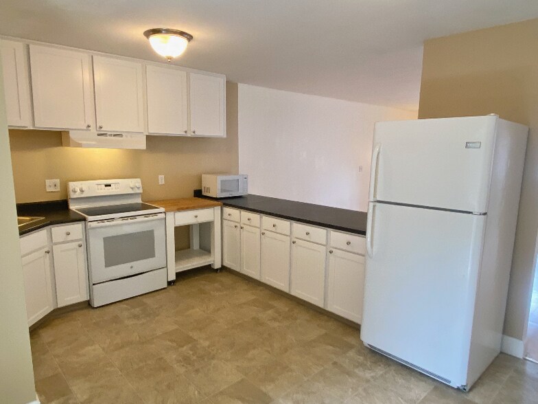 Building Photo - 2747 Leisure Dr