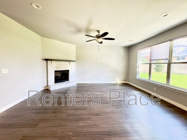 Building Photo - 130 W 130th St S