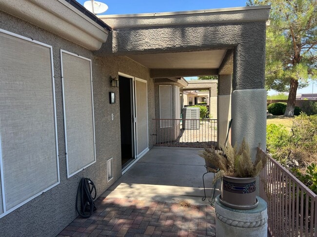 Building Photo - Two Bedroom Single Family Home
