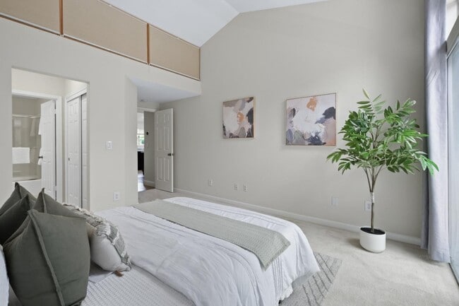 Building Photo - 1735 Parkview Green Cir