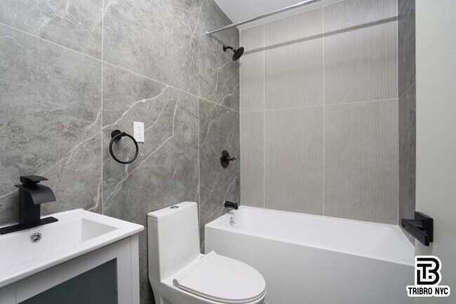 Building Photo - 3 bedroom in RIDGEWOOD NY 11385
