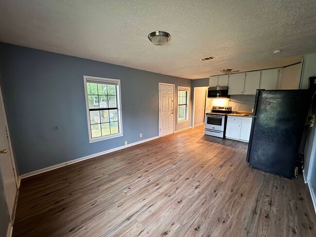 Building Photo - 1602-1604 N Park St