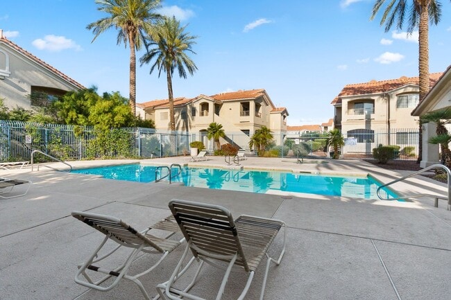 Building Photo - 2nd Floor Condo in a Gated Northeast Commu...