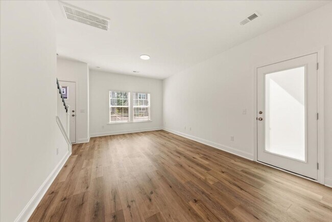 Building Photo - BRAND NEW TOWNHOUSE!!