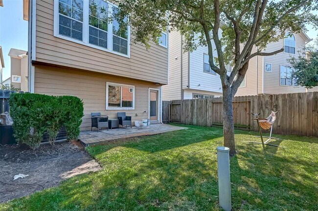 Building Photo - 3216 Clearview Cir