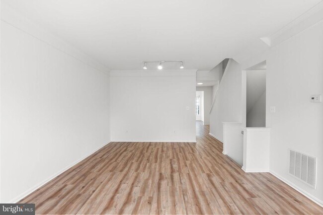 Building Photo - 2372 Woodland Pond Ln