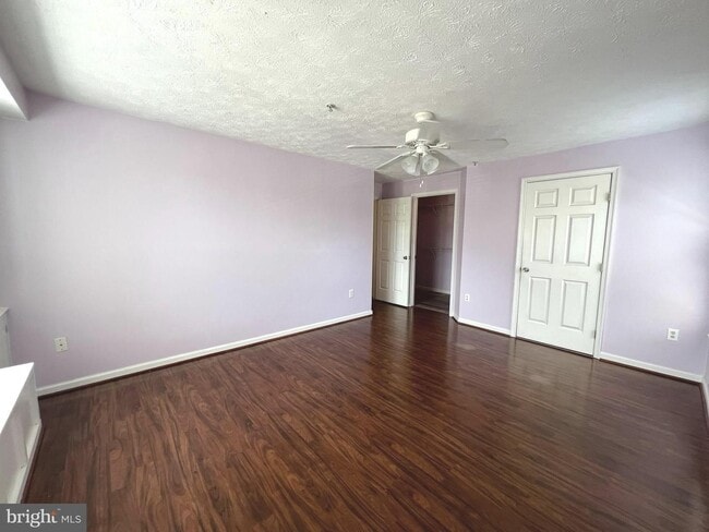Building Photo - Beautiful 2bd 2bth mid level condo featuri...