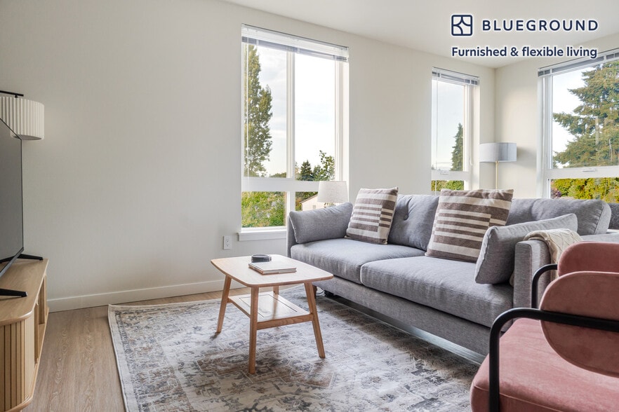 Primary Photo - 18004 Midvale Ave N