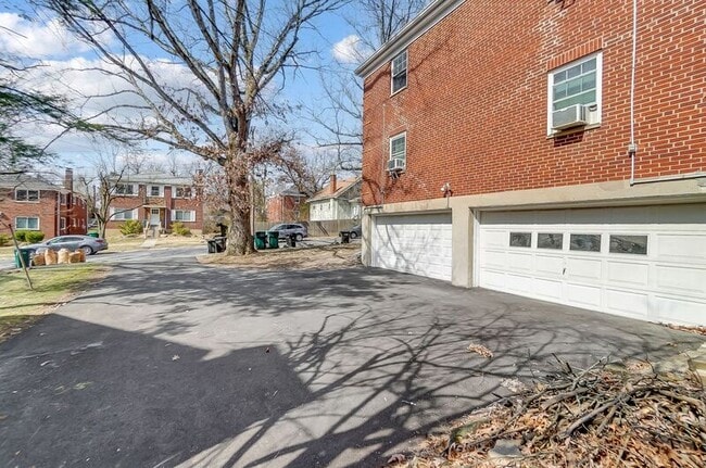 Building Photo - 2769 Losantiville Ave