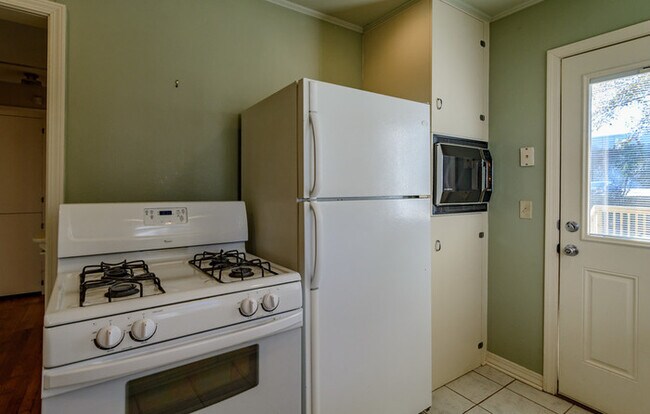 Building Photo - ***VERY NICE 3/2*S.HIGHLANDS*