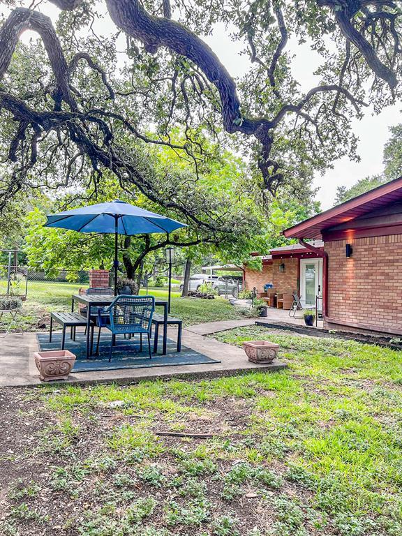 Building Photo - 205 W Covington Dr