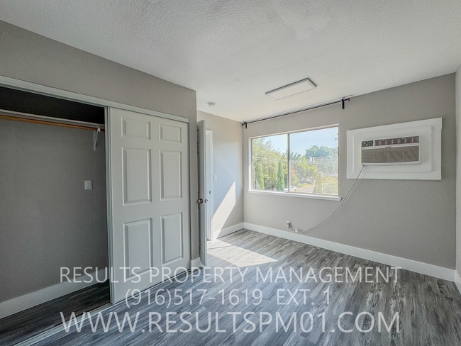 Building Photo - Freshly updated 2 bedroom duplex w garage