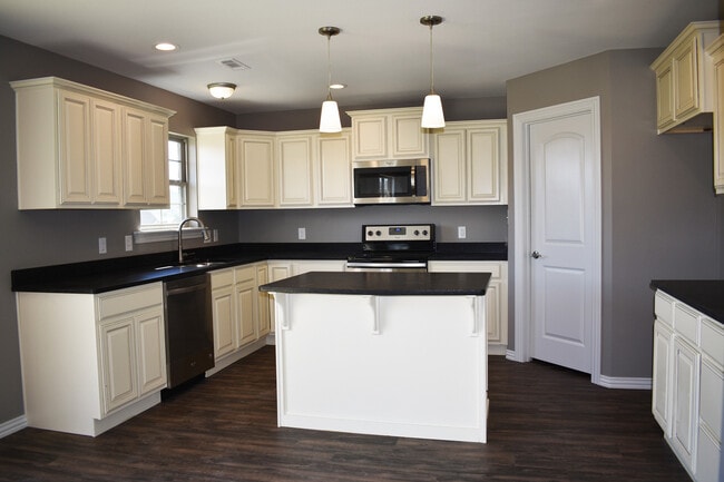 Building Photo - 4 Bedroom Home in Prairie Grove!!!