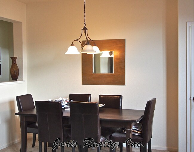 Building Photo - Fantastic Latigo Townhome Near Dining, Sho...