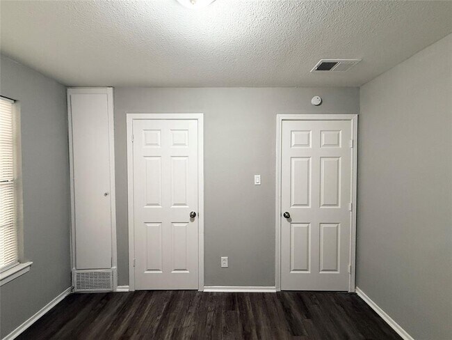 Building Photo - 3643 N MacGregor Way