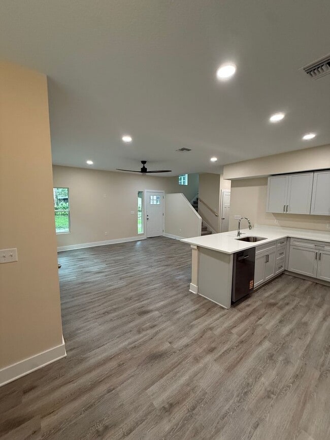 Building Photo - 4405 NW 31st Ave