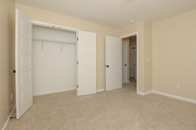 Building Photo - The Landing at Mill Creek community!  Washer / Dryer included