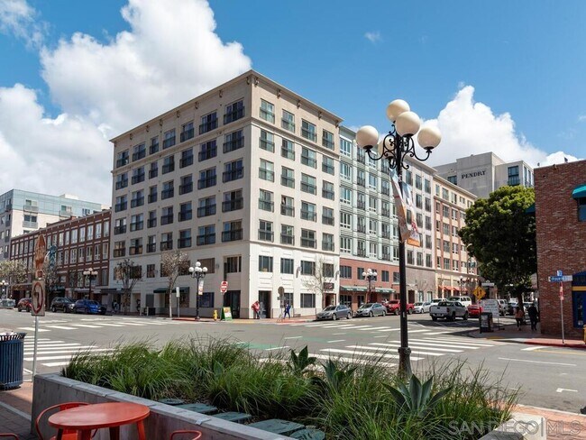 Building Photo - 450 J St