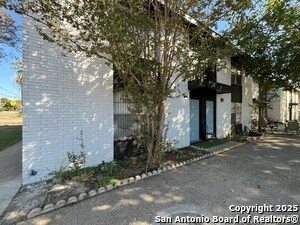 Building Photo - 2802 Lasses Blvd