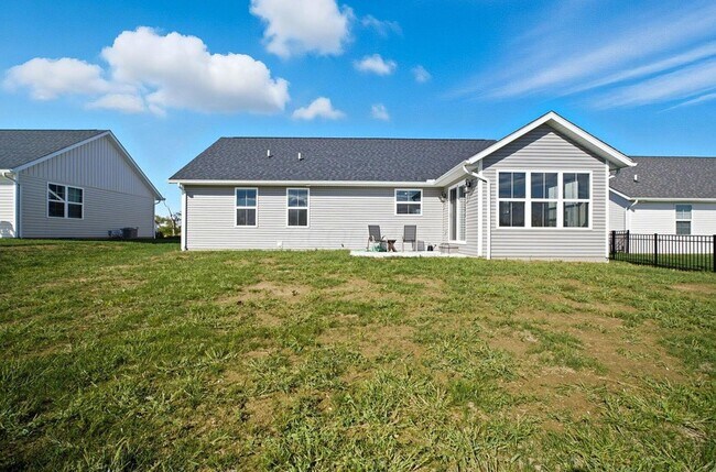 Building Photo - 557 Cannondale Ave