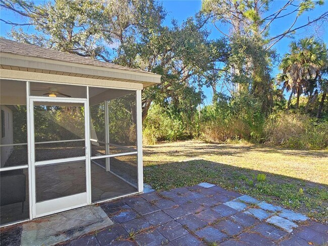 Building Photo - 8470 Drolet Ave