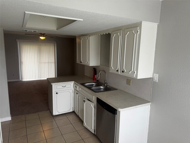 Building Photo - 1922 Bunzel St