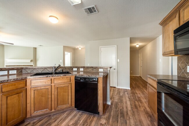 Building Photo - 9917 George Washington Dr
