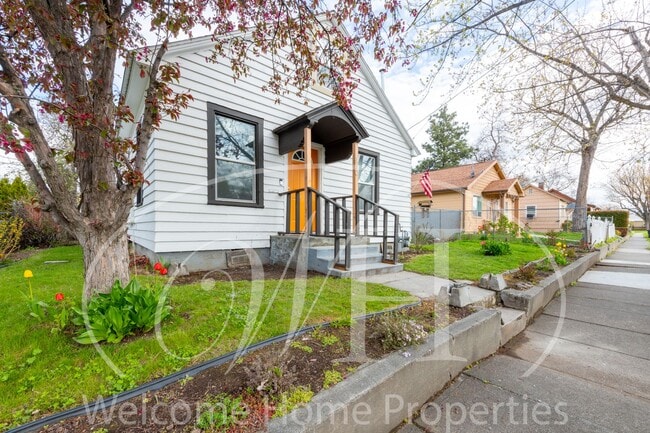 Building Photo - Charming Walla Walla Home with Gas Fireplace, Backyard Patio, and Off-Street Parking!