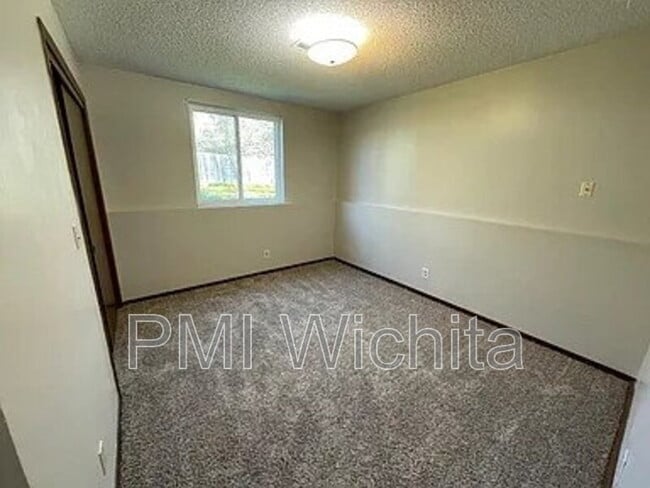 Building Photo - 1730 S Beech Ct