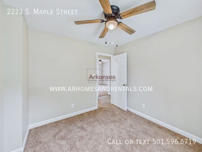 Building Photo - 2223 S Maple St