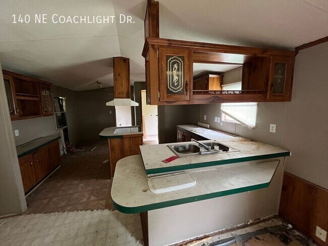 Building Photo - 140 Coachlight Dr