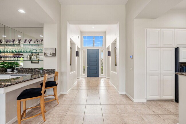 Building Photo - 727 Arrowhead Dr