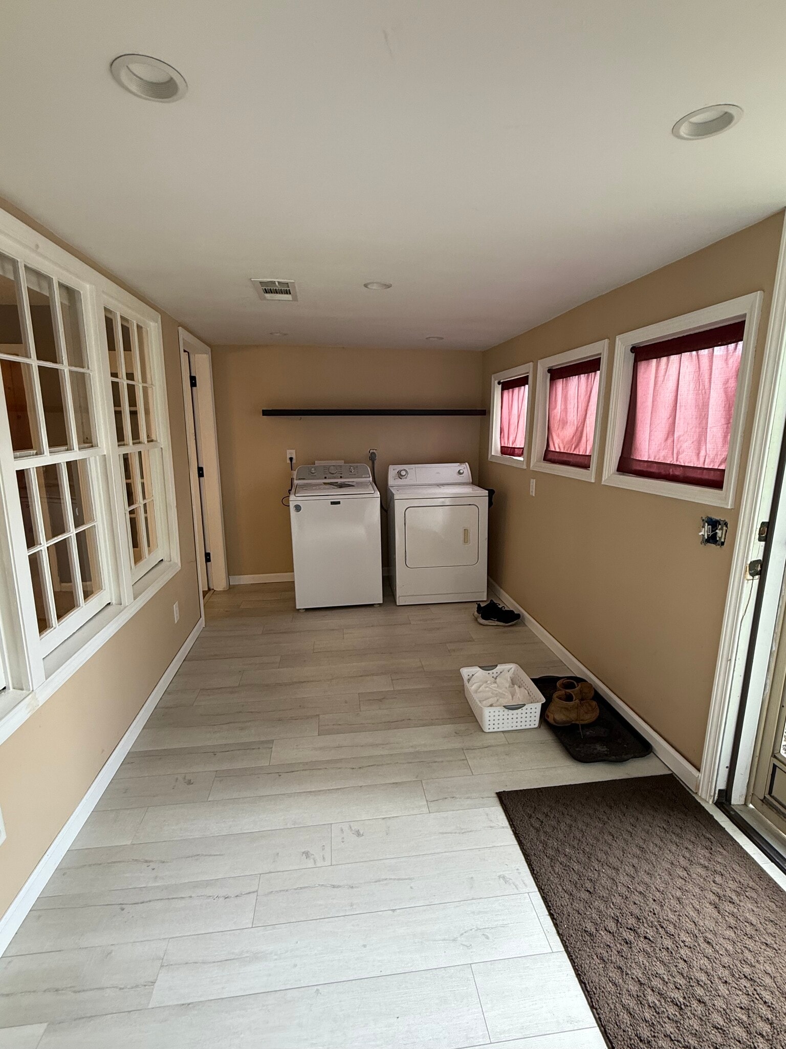 Building Photo - 710 S Silver St