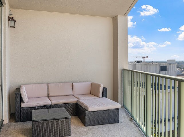 Building Photo - 300 S Duval St