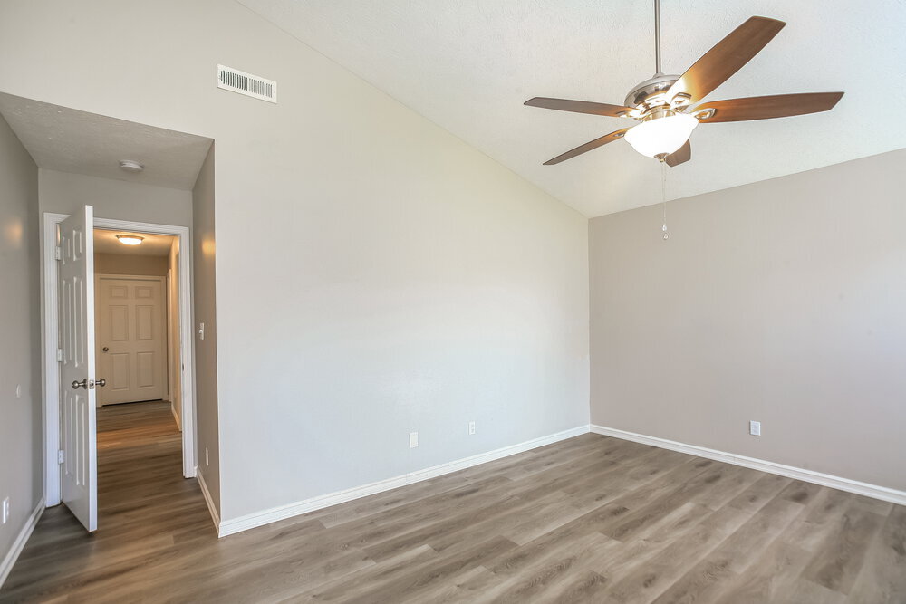 Building Photo - 823 Pine Lake Dr