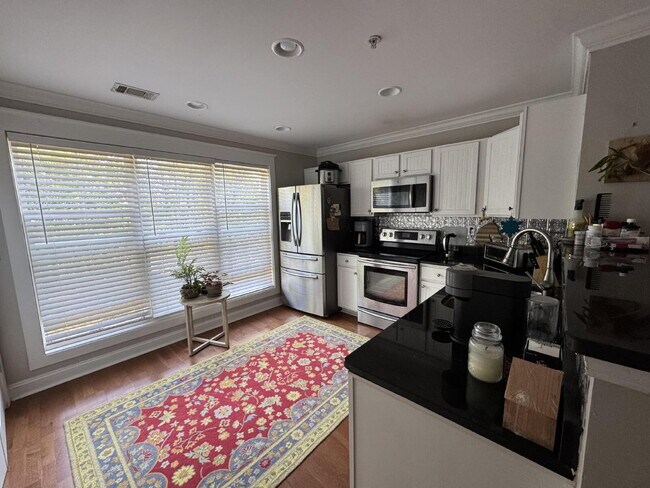 Building Photo - 2 Bedroom available near CU - Students and Families Welcome