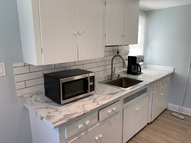 Building Photo - 1222 Beaconsfield Ave