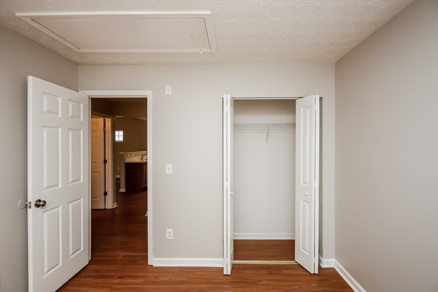 Building Photo - 533 Arrowhead Dr