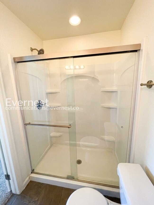 Building Photo - 4 Bed, 4 Bath Townhome with Fenced Yard & Garage / Available Soon!