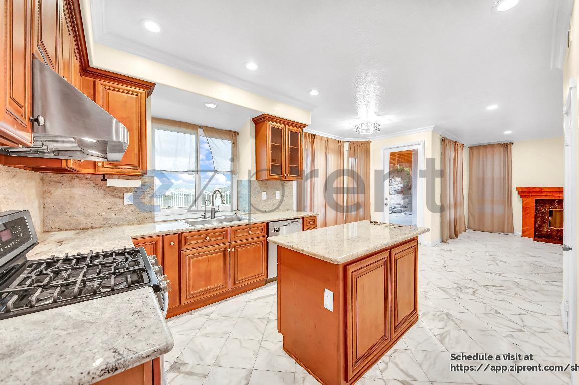 Building Photo - 19872 Sunset Vista Rd