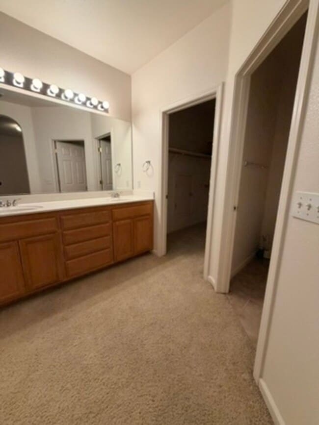 Building Photo - Bright & Spacious 4BD/3BA Home with Downstairs Bed/Bath in Elk Grove