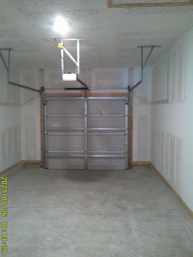 Building Photo - Baypointe Townhome Available!