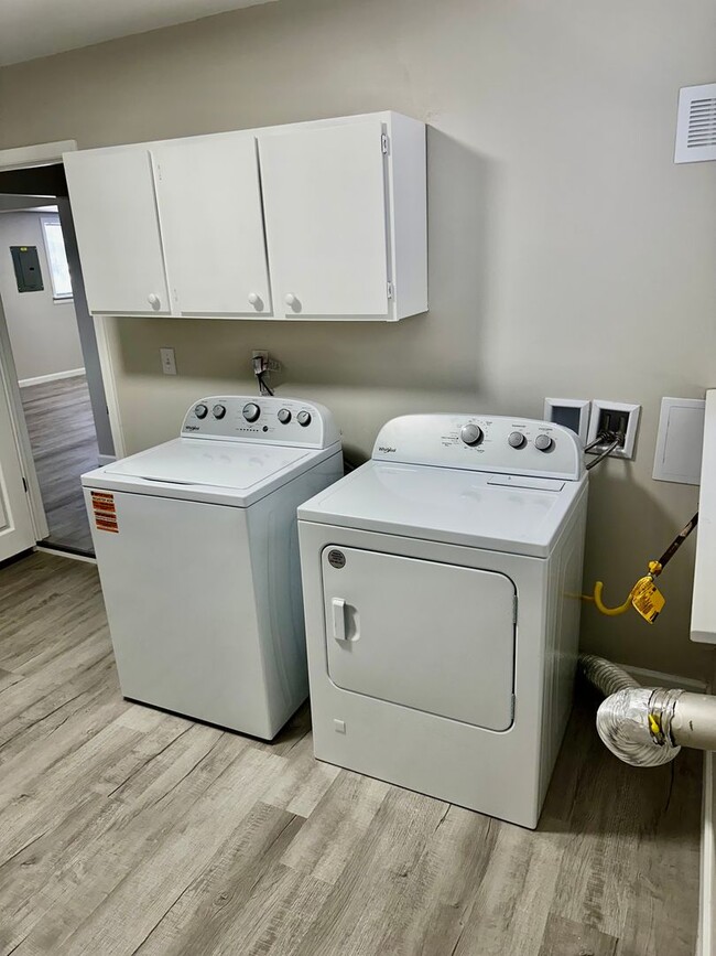 Building Photo - Charming Completely Remodeled Home!