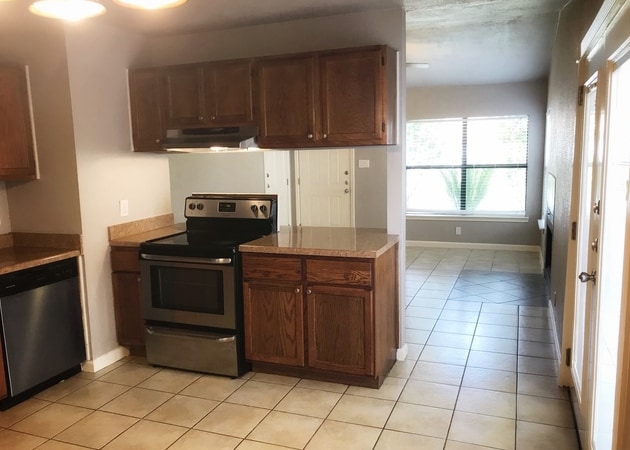 Building Photo - 3bed/2bath Super Cute House for Rent! Avai...