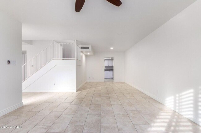 Building Photo - Beautiful townhome in Scottsdale!