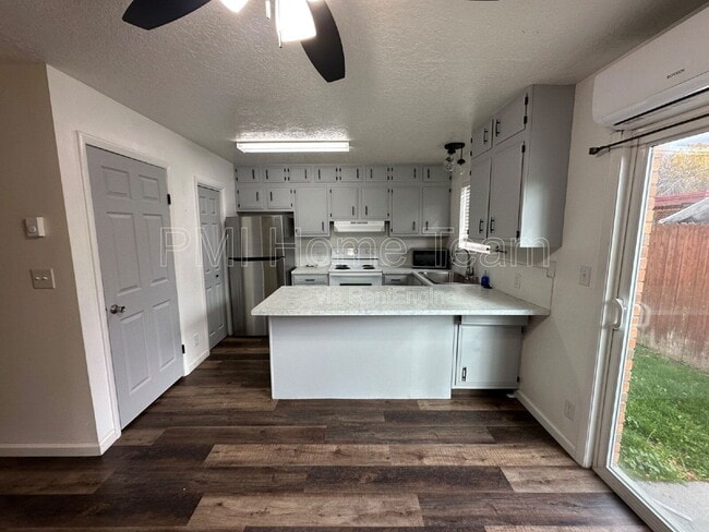 Building Photo - 285 W 600 N