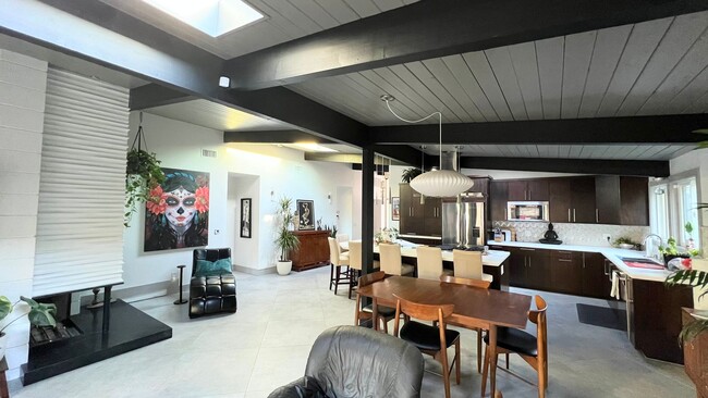 Building Photo - Luxurious Modern Living in the Heart of San Diego with Solar!