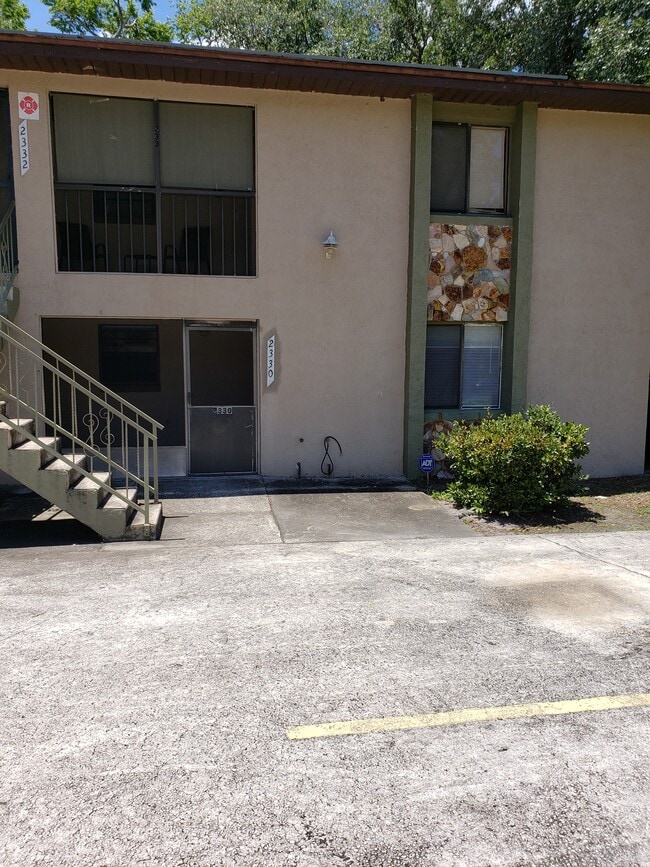 Building Photo - 2330 Fox Hollow Dr