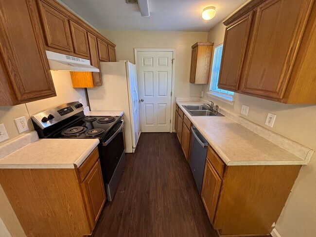 Building Photo - 3-Bedroom, 2-Bathroom Single Family Home i...